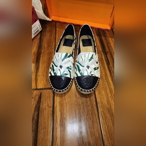 **NIB**Tory Burch Color Block Leather Espadrille, Ivory Desert Bloom/Navy Nappa - Picture 4 of 9